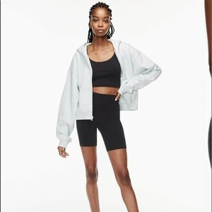 ARITZIA SET! TNA CHILL atmosphere high rise 7” shorts (SET)